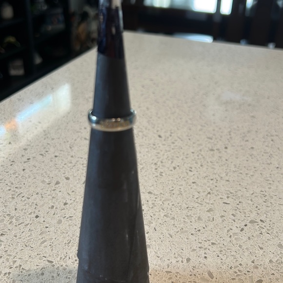 Stainless steel ring w/5 rhinestones - Picture 2 of 8